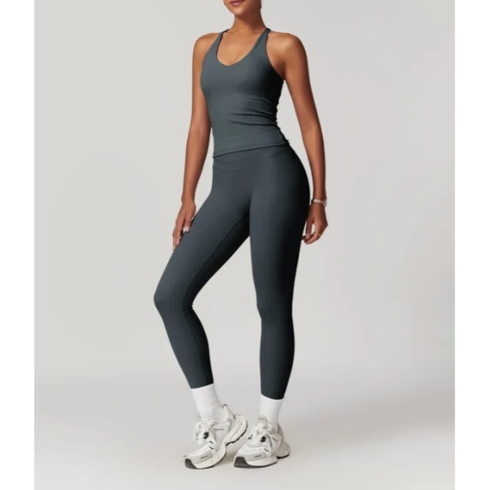 MASKERT Move & Flow Crisscross Yoga Set Lead Grey XL Gym Pilates Athleisure Chic